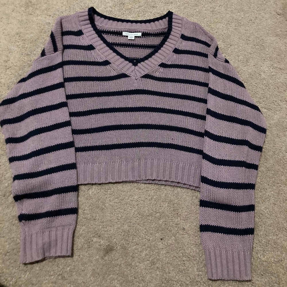 American Eagle V neck cropped sweater size S